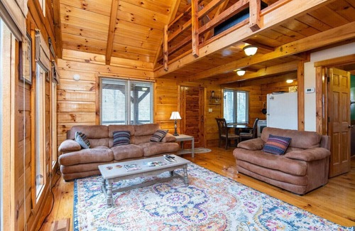 Campton Apartment | Hot Tub - Hillside Loft - Red River Gorge, KY