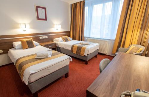Tatabanya Hotel | Hotel Árpád