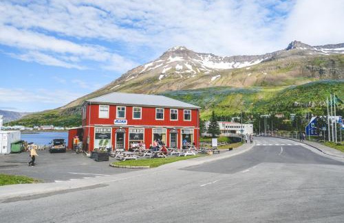 Seydisfjordur Hotel | Hotel Aldan - The Bank
