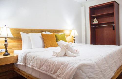 French Harbour Hotel | Hotel and Dive Center Roatan Yacht Club