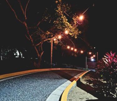 French Harbour Hotel | Hotel and Dive Center Roatan Yacht Club