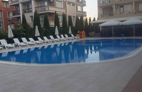 Nessebar Apartment | Hotel apartment with a pool right across the street from the beach
