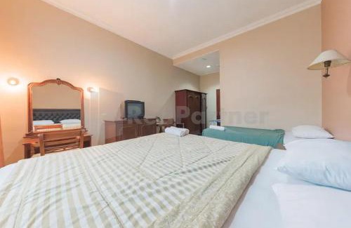 Cilimus Hotel | Hotel Ayong Linggarjati Kuningan Mitra RedDoorz