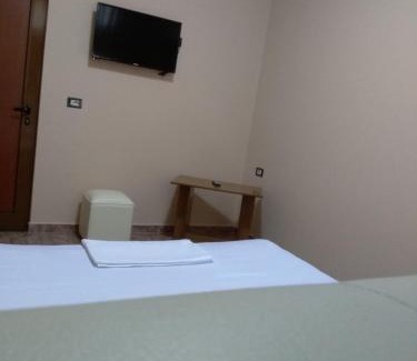 Mbrostar-Urë Hotel | Hotel Gjeli