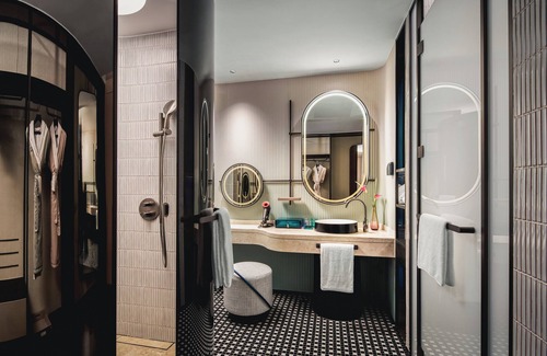 Pudong Hotel | Hotel Indigo Shanghai Harbour City By Ihg