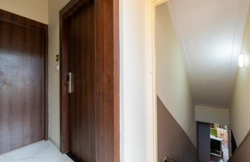 Kalina Hotel | Hotel Metroplex Near BKC