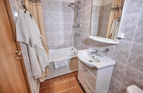 Kuzmichi Hotel | Hotel Myata