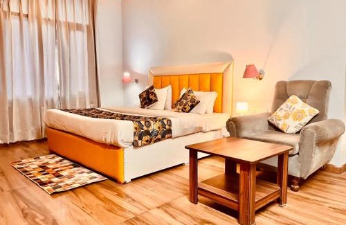 New Manali Hotel | Hotel New Hadimba Palace Inn - Mountain View with Premium Rooms Near Mall Road , Manali