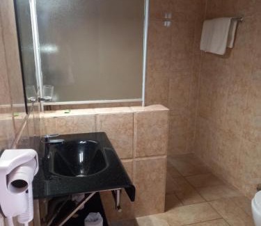 Moyen-Cavally Region Hotel | Hotel Palm Rock Beach