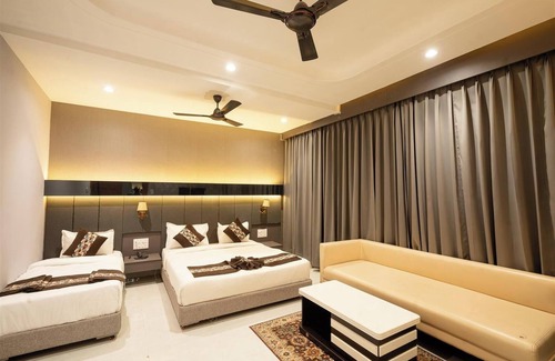 Raipur Hotel | HOTEL RAJWADA RESORT