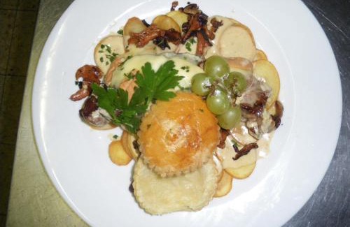 Chateau-Chinon Hotel | Hotel Restaurant du Lion d'Or