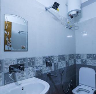 Srinagar Hotel | Hotel Saurabh