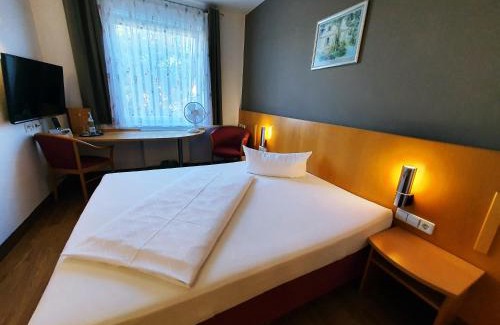 Ringsheim Hotel | Hotel SunParc - SHUTTLE zum Europa-Park Rust 4km & Rulantica 2km