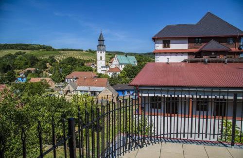 Kurdejov Hotel | Hotelový dům Kaskáda - Bed and Breakfast