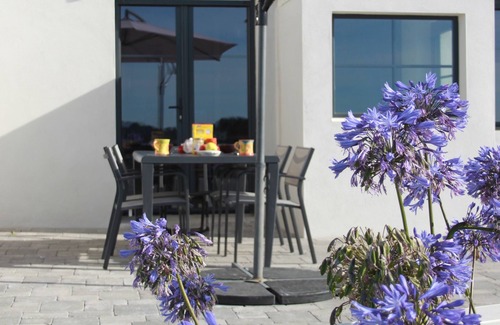 Le Palais House | House 1 to 4 people, near beaches and pier. Ideal location