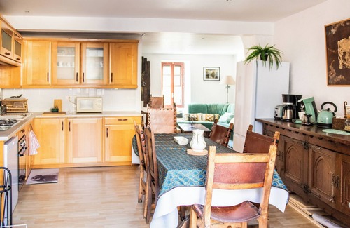 La Tour-Sur-Orb House | House 110m² Le gîte de la Source Boussagues, medieval village