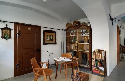 Domzale Apartment | House 1797 - Charm of Slovenian Vintage