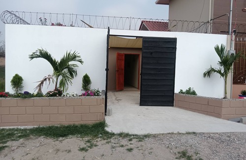 Siguatepeque House | House 2 story 3 planter's at front beige& Brown color