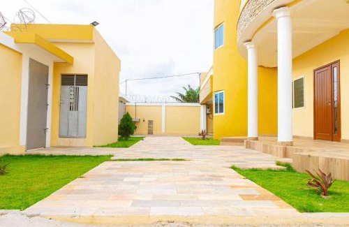 Littoral Department House | House 5 Mins From the Beach, 15 Mins From the Airport