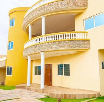 Littoral Department House | House 5 Mins From the Beach, 15 Mins From the Airport