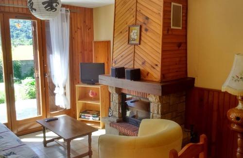 Sauveterre-de-Comminges Cabin | House at the foot of the Pyrenees for family vacations, in a quiet area.