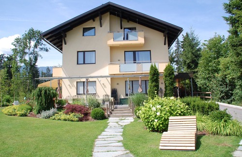 Finkenstein am Faaker See Apartment | House on the forest * Apartments with pool * Lawn * Child-friendly * Beach *