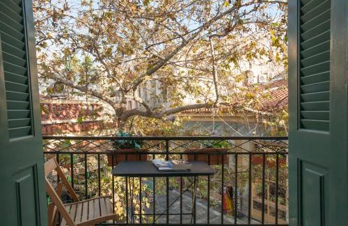 Plaka Apartment | House at the Foothills of Acropolis