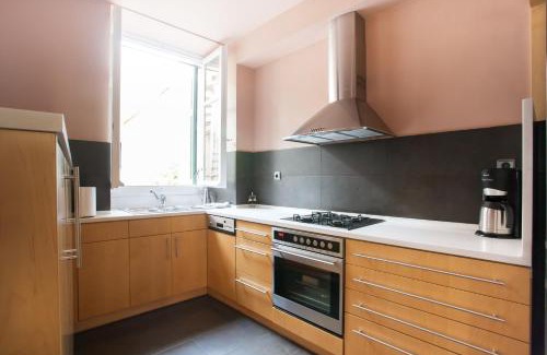 Plaka Apartment | House at the Foothills of Acropolis