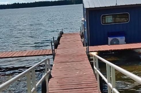 Mayfield Boat Rental | House boat on Fife Lake