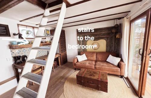 Amsterdam North House | House boat studio with waterfront terrace