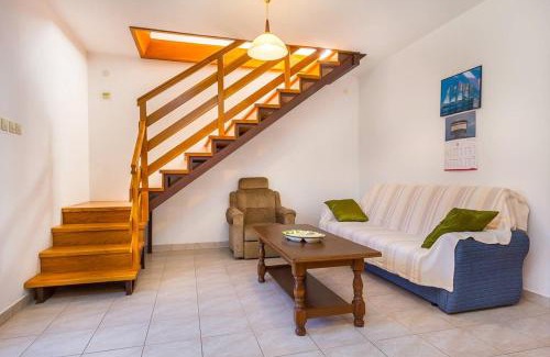 Vinkuran House | House Cador