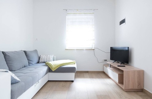 Soca House | House Dormica