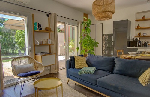 Saint-Paul-Trois-Chateaux Ski Chalet | House for rent, private garden, Drôme Provençale