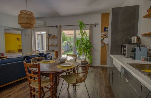 Saint-Paul-Trois-Chateaux Ski Chalet | House for rent, private garden, Drôme Provençale