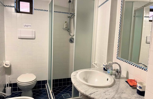 Leni House | House I 10 Puleri, among the malvasia vineyards