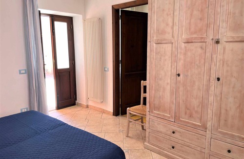 Leni House | House I 10 Puleri, among the malvasia vineyards