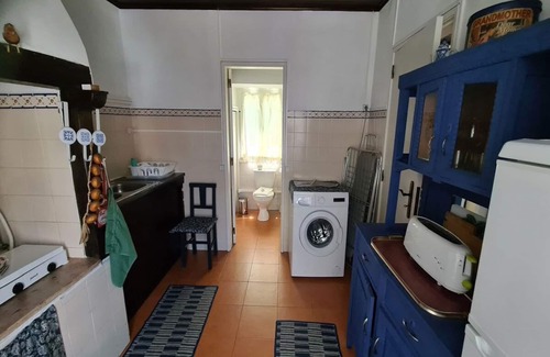 Carvalhal Benfeito House | House in a Farm Between Vineyards 1