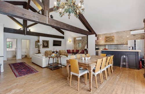 Servian House | House in an authentic estate, with private swimming pool