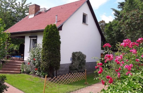 Marzahn House | House in an oasis in Berlin with pool, garden, air-conditioning and fireplace