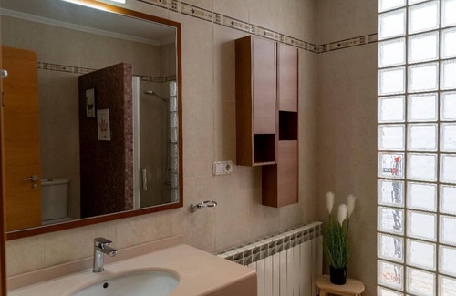 Corbera d'Ebre Ski Chalet | House in Les Terres del Ebre with large spaces, terrace, barbecue and garage.