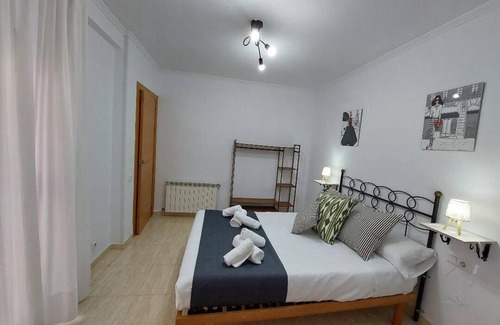 Corbera d'Ebre Ski Chalet | House in Les Terres del Ebre with large spaces, terrace, barbecue and garage.