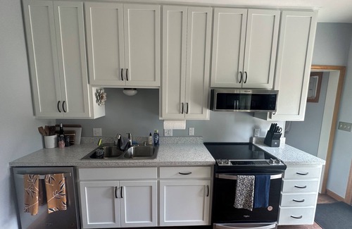 Somerset House | House in Somerset walking distance to the river, wedding venue and amphitheater!