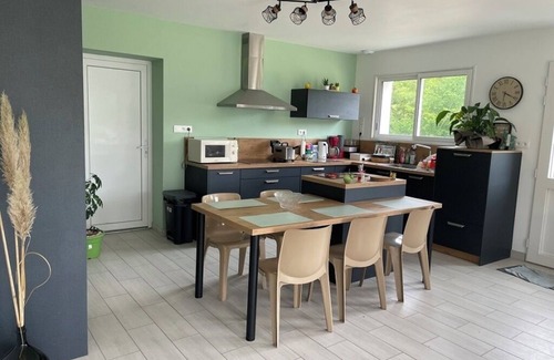 Hesmond House | House in the hollow of the Embryenne valley.