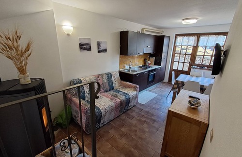 Esino Lario House | House in the woods on the "wayfarer's path." Beautiful view of Lake Como