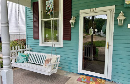 Bonnots Mill House | House near Osage River Ideal for Group Getaways & Special Events, Sleeps up to 8