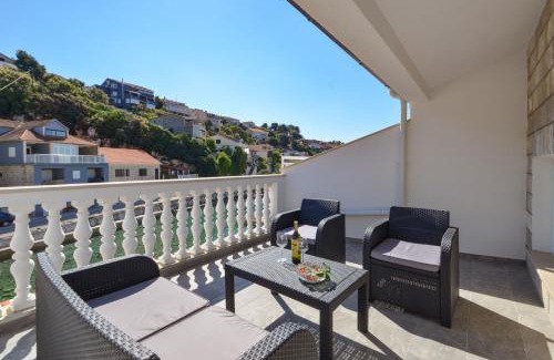 Zavalatica House | House Riva