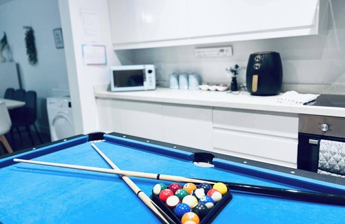 Petham House | House - Sleeps 12 - Hot tub - Pool table - Parking