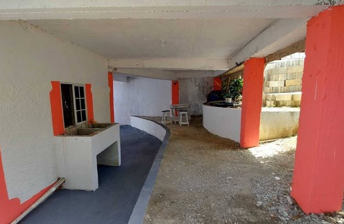 Port Morant House | House - Sleeps 4 - Patio - Parking