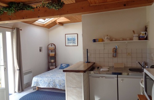 Saint-Brevin-l'Ocean Apartment | House studio with CHRE Annex on fenced garden, arborr