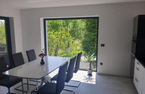 Paka Apartment | House Under The Maple Tree